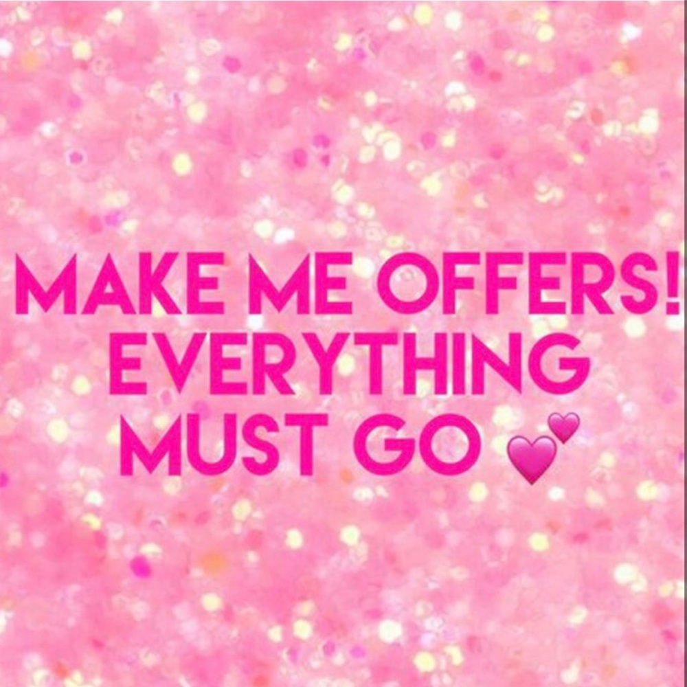 All reasonable offers considered!🛍🎀